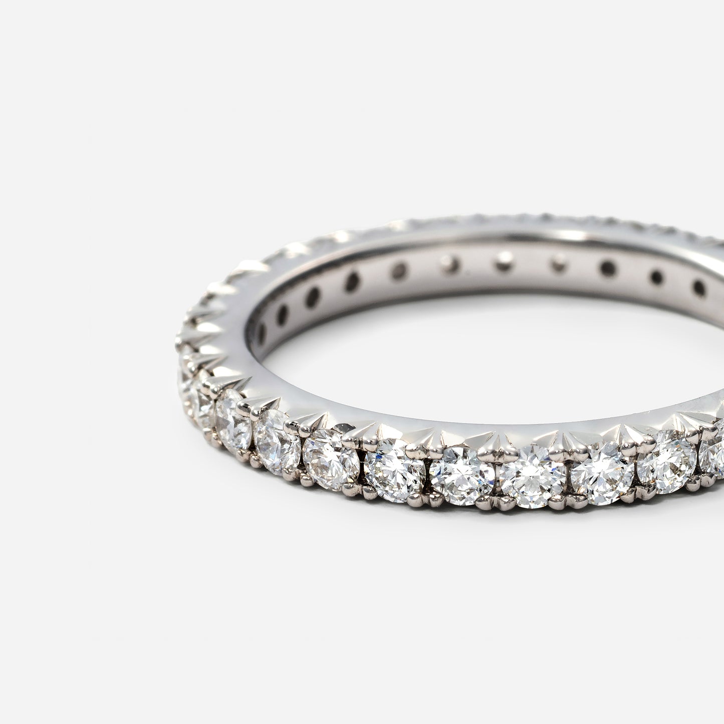 refined legacy collection / modern french setting diamond eternity ring pt950