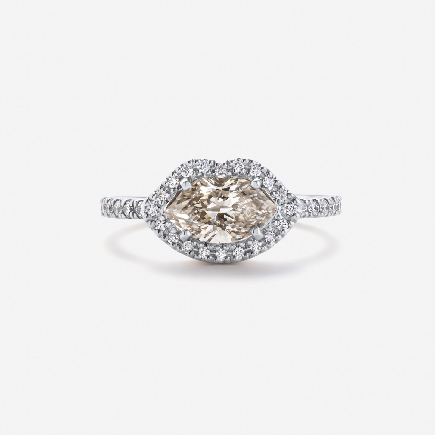 new basic collection / luxe kiss cut diamond halo ring Pt950