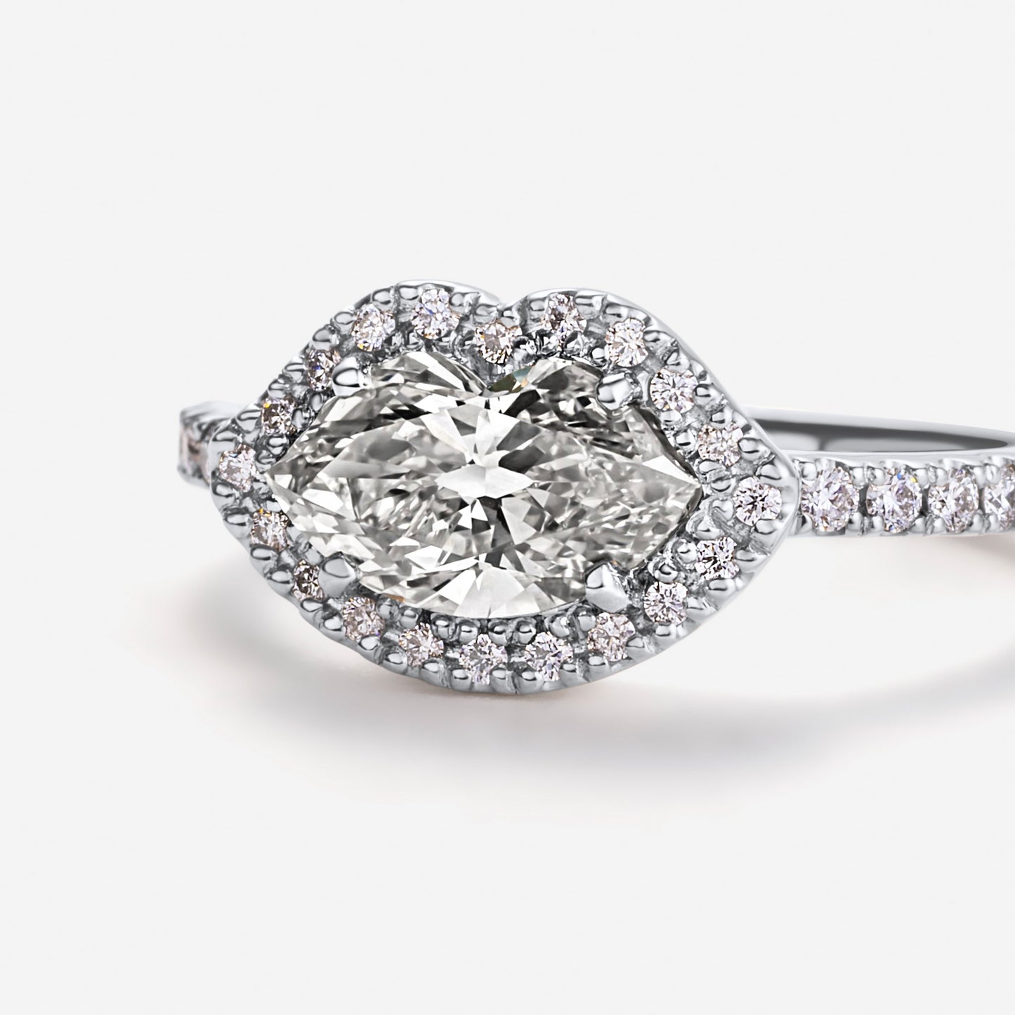 new basic collection / luxe kiss cut diamond halo ring Pt950 G color up