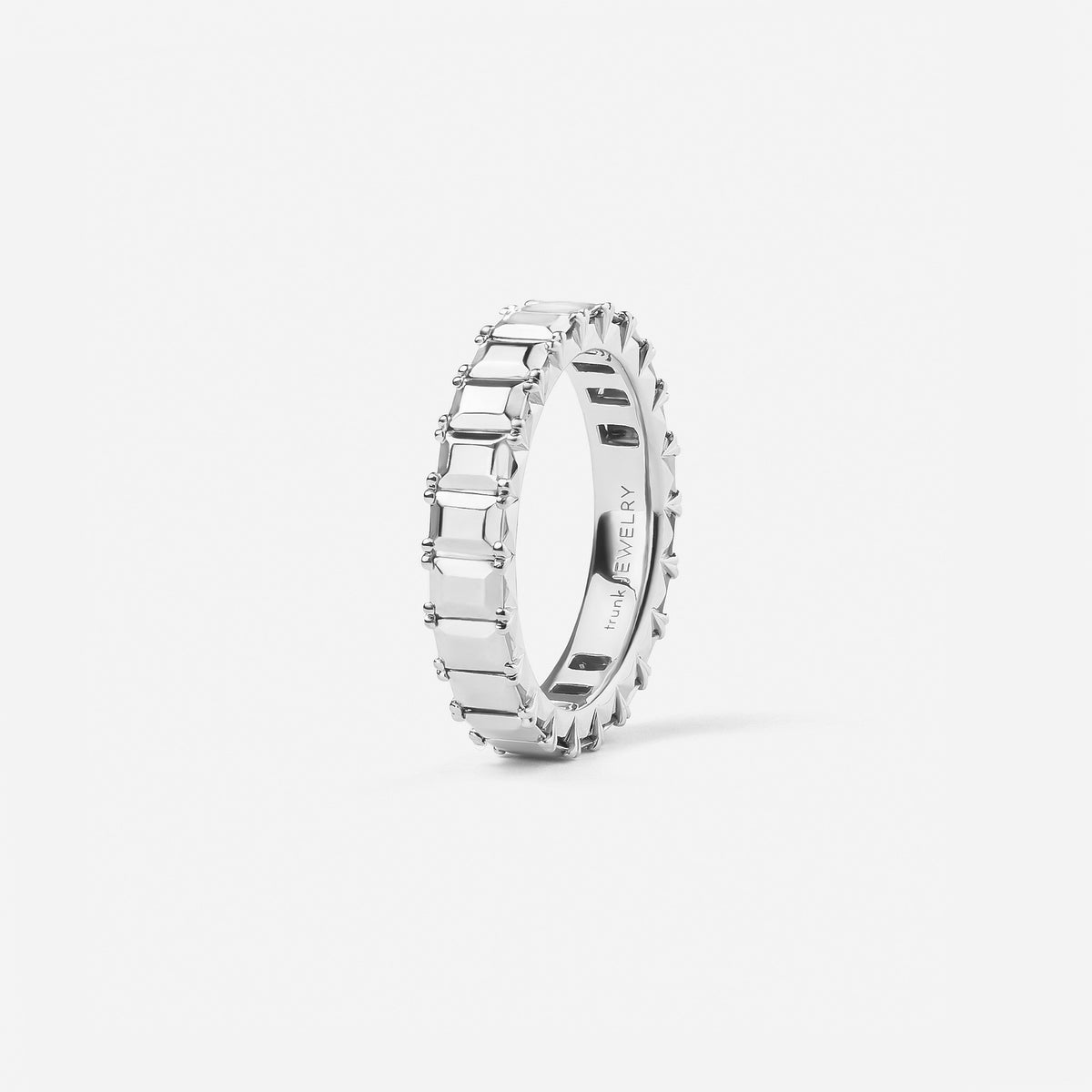 new basic collection / sculptural emerald cut eternity ring pt950